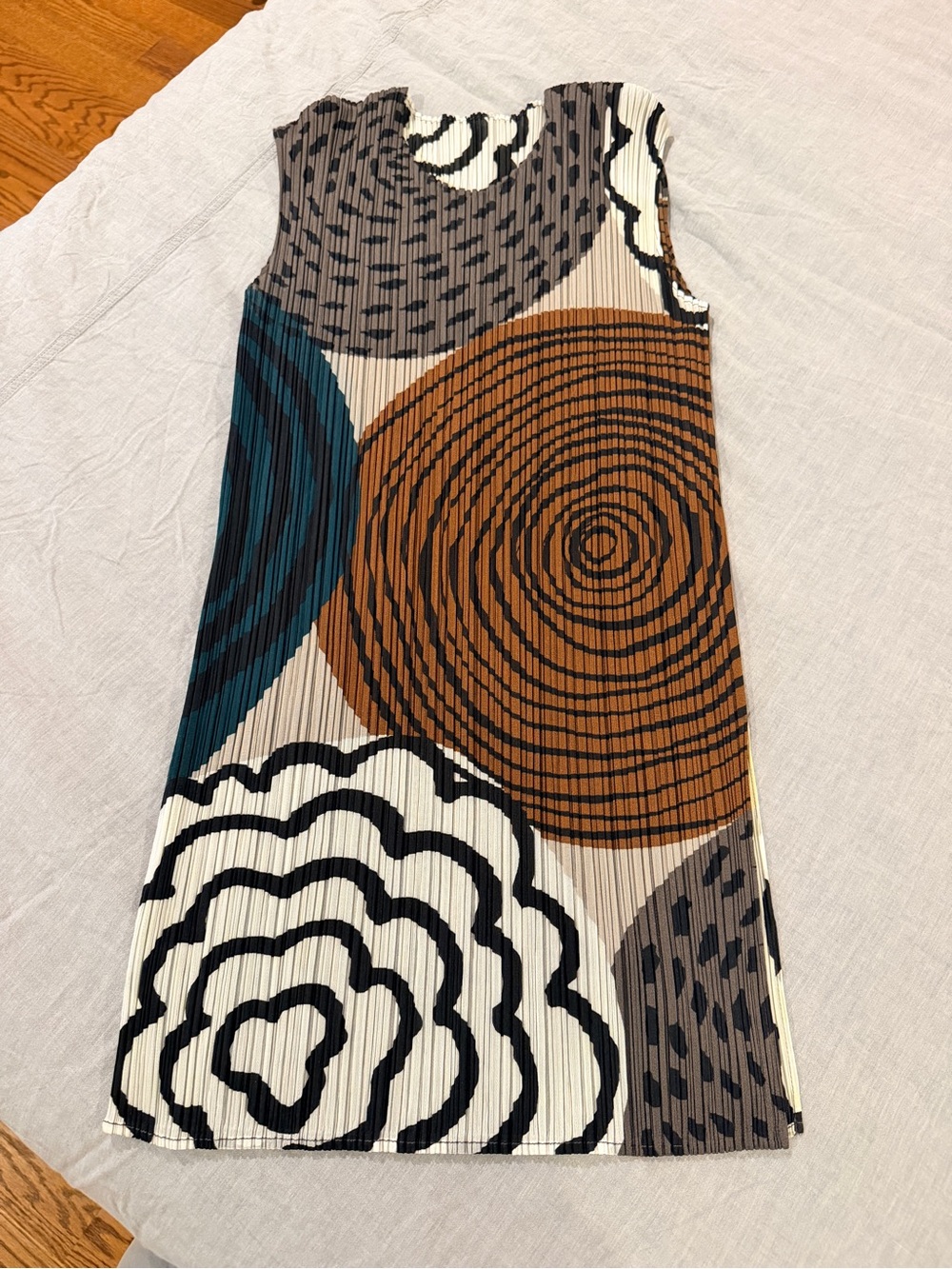 Issey Miyake Pleated please Sleeveless Tunic in Brown, Teal, Gray, Black, White - Picture 2 of 8